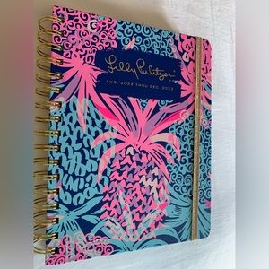 Lilly Pulitzer desk calendar Aug 22 - Dec 23